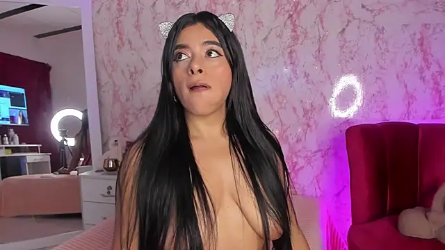 Snapshot of SophiieWilson_ chatting on October 2025 03:40:02 AM SophiieWilson online show from October 2025 03:40:02 AM