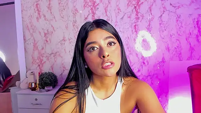 Snapshot of SophiieWilson_ chatting on November 2025 03:07:01 AM SophiieWilson online show from November 2025 03:07:01 AM