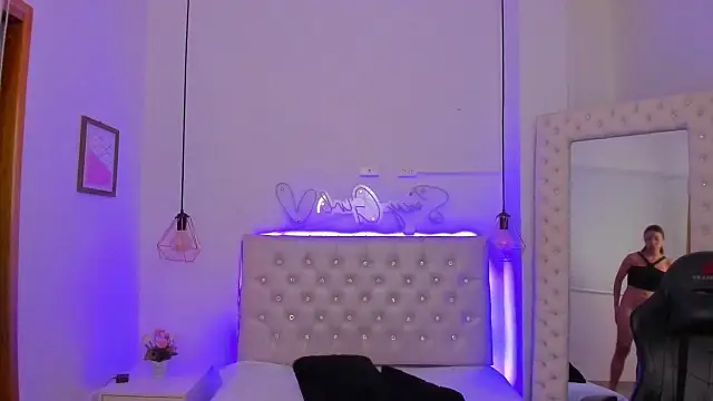 xiomara  cortes online show from March 2025 01:28:01 AM