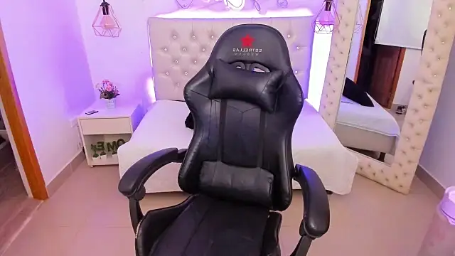 xiomara  cortes online show from March 2025 07:10:01 PM