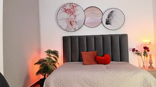 SaharaGarcia   online show from January 2025 01:00:01 AM