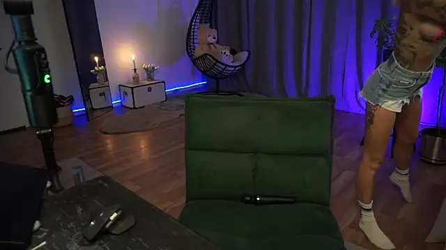 LaraPunkt online show from September 2025 07:20:01 AM