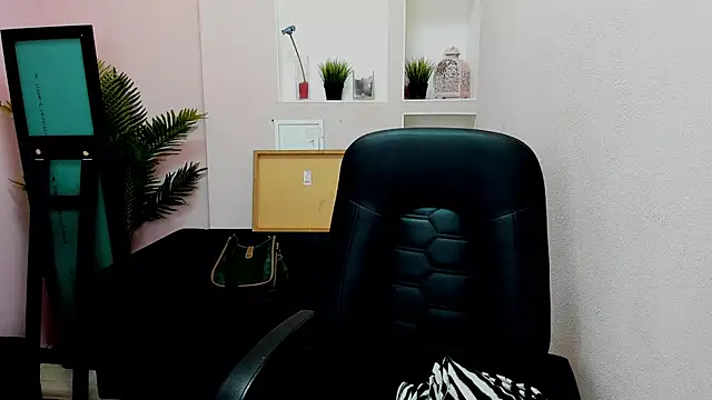 Persephoni online show from January 2025 05:25:02 AM