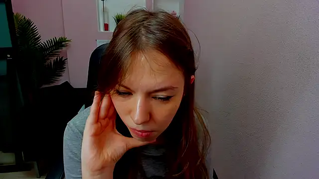 Persephoni online show from November 2025 08:44:01 PM