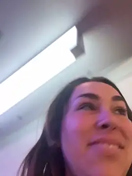 LeaGambit   online show from January 2025 08:57:01 PM