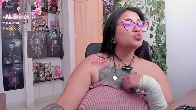 Snapshot of _Ali_Brinck_ chatting on February 2025 07:05:02 PM Ali Brinck online show from February 2025 07:05:02 PM