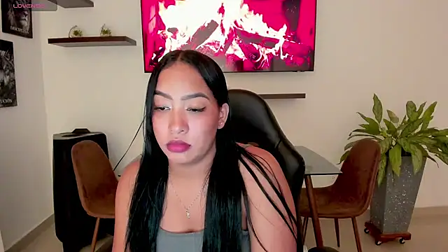 brunetenikole02 online show from September 2025 02:55:02 AM