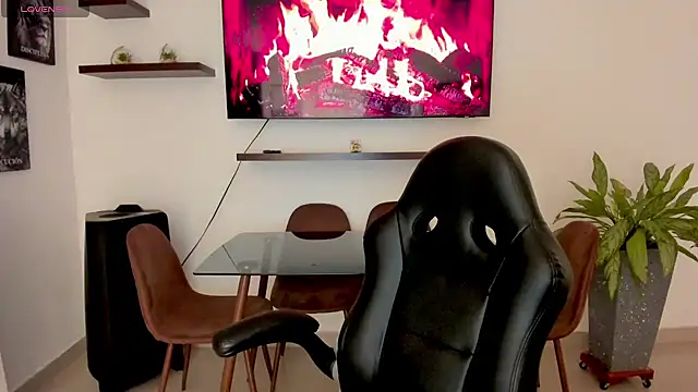 brunetenikole02 online show from September 2025 02:12:02 AM