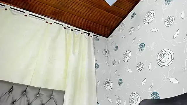 luna evaa online show from February 2025 05:33:01 PM