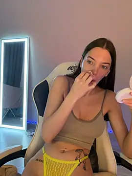 julia fly online show from April 2026 03:45:01 AM