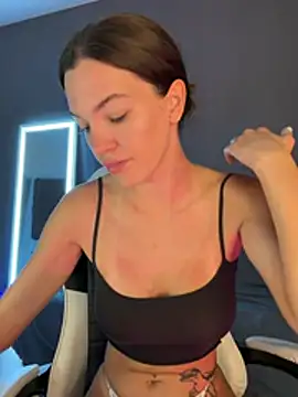 julia fly online show from July 2026 06:53:02 AM