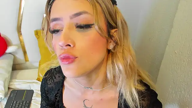 Snapshot of Sabrina_Cole chatting on February 2025 03:39:02 AM Sabrina Cole online show from February 2025 03:39:02 AM