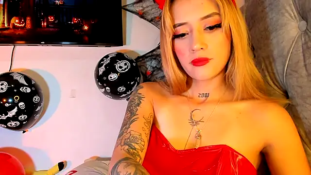 Snapshot of Sabrina_Cole chatting on November 2025 04:04:01 AM Sabrina Cole online show from November 2025 04:04:01 AM