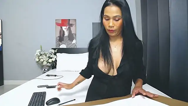 Hotbeebee online show from March 2025 04:04:01 AM