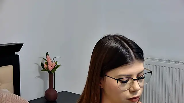 Sierra Halle online show from March 2025 08:54:01 PM