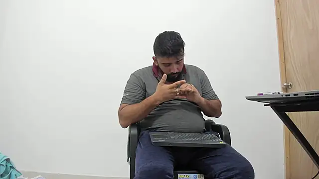 Snapshot of isearchcompany chatting on November 2025 11:51:01 PM isearchcompany online show from November 2025 11:51:01 PM