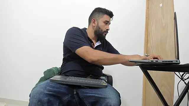 Snapshot of isearchcompany chatting on November 2025 01:59:01 AM isearchcompany online show from November 2025 01:59:01 AM