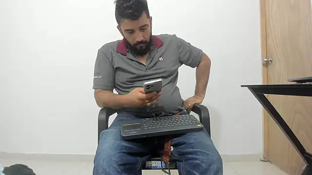 Snapshot of isearchcompany chatting on November 2025 01:44:02 PM isearchcompany online show from November 2025 01:44:02 PM