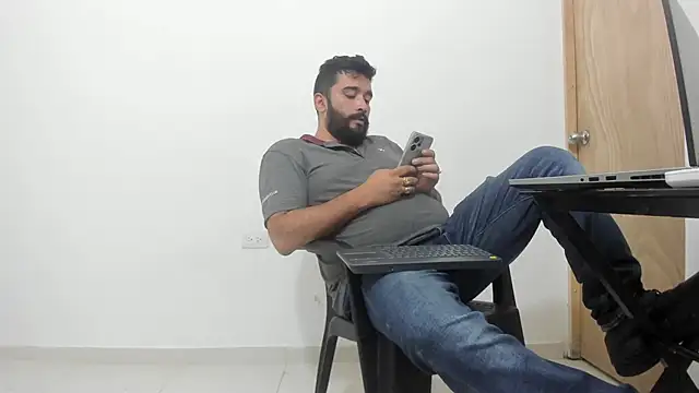 Snapshot of isearchcompany chatting on November 2025 02:34:02 AM isearchcompany online show from November 2025 02:34:02 AM