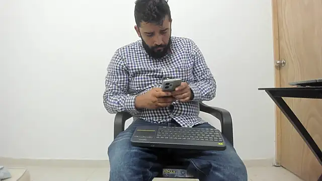 Snapshot of isearchcompany chatting on November 2025 08:08:01 PM isearchcompany online show from November 2025 08:08:01 PM