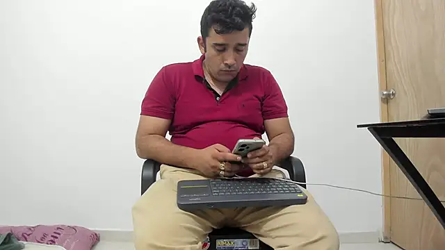 Snapshot of isearchcompany chatting on November 2025 04:03:02 AM isearchcompany online show from November 2025 04:03:02 AM