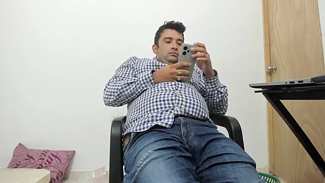 Snapshot of isearchcompany chatting on November 2025 12:19:02 PM isearchcompany online show from November 2025 12:19:02 PM