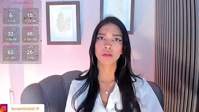 LauraAristizabal online show from January 2025 01:15:01 PM