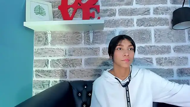 LauraAristizabal online show from March 2025 06:55:01 PM