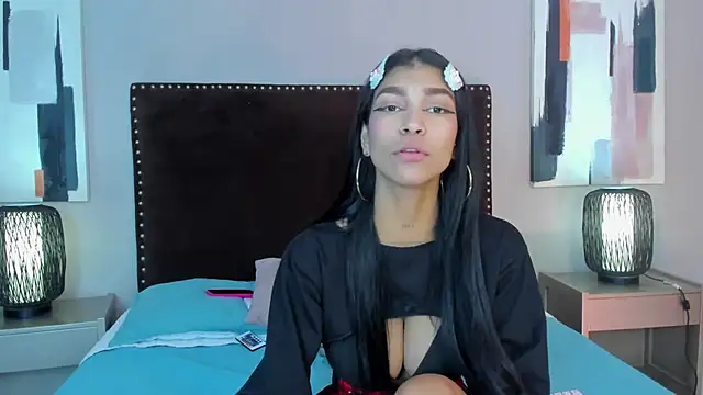 LauraAristizabal online show from March 2025 04:20:01 PM