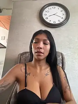 LauraAristizabal online show from March 2025 01:18:01 PM