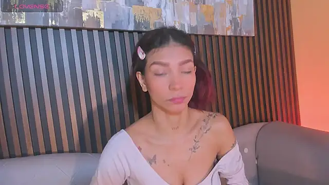 LauraAristizabal online show from September 2025 01:00:02 PM