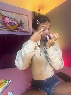 LauraAristizabal online show from March 2026 12:45:02 PM