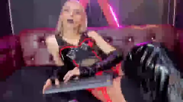 Snapshot of Victoria_Badgal_ chatting on December 2024 11:40:02 PM Victoria Badgal online show from December 2024 11:40:02 PM