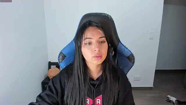 Miss Nicole online show from October 2025 02:11:02 AM