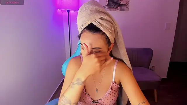 Miss Nicole online show from April 2026 01:52:02 AM