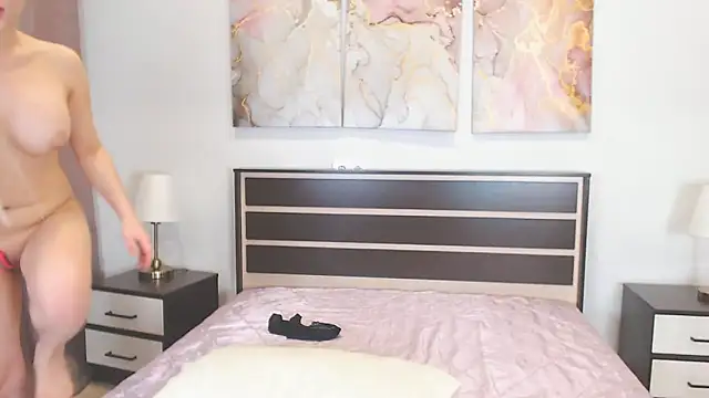 Yulianna Smith online show from December 2024 11:09:02 PM