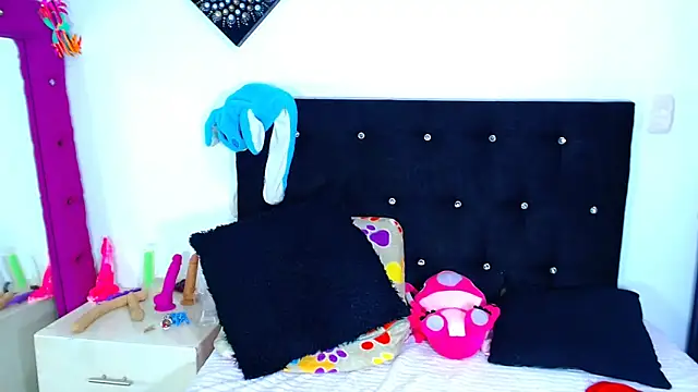 Jenng18 online show from April 2026 11:57:02 PM