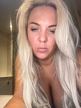 Bustyblondebabe32 online show from October 2025 09:29:01 AM