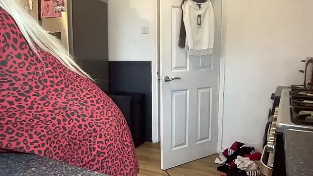 Snapshot of Bustyblondebabe32 chatting on June 2026 06:11:01 PM Bustyblondebabe32 online show from June 2026 06:11:01 PM