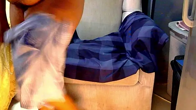 CharlesBlk79  online show from December 2025 04:03:02 PM