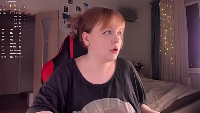 Snapshot of LisaLaas chatting on December 2024 10:29:01 PM LisaLaas online show from December 2024 10:29:01 PM