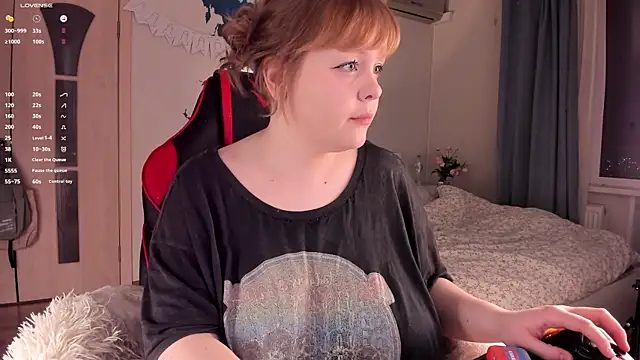 Snapshot of LisaLaas chatting on December 2024 02:17:02 PM LisaLaas online show from December 2024 02:17:02 PM