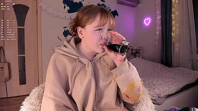 Snapshot of LisaLaas chatting on December 2024 02:44:01 PM LisaLaas online show from December 2024 02:44:01 PM