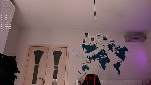 Snapshot of LisaLaas chatting on December 2024 01:44:01 PM LisaLaas online show from December 2024 01:44:01 PM