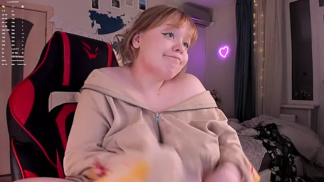 Snapshot of LisaLaas chatting on December 2024 01:16:02 PM LisaLaas online show from December 2024 01:16:02 PM