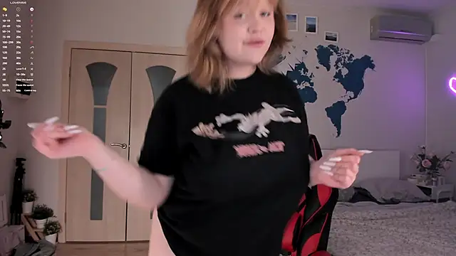 Snapshot of LisaLaas chatting on December 2024 03:31:02 PM LisaLaas online show from December 2024 03:31:02 PM