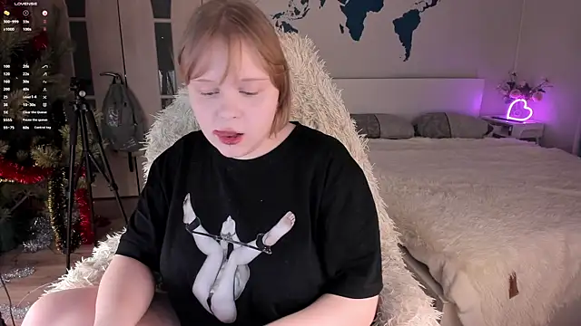 Snapshot of LisaLaas chatting on January 2025 02:48:01 PM LisaLaas online show from January 2025 02:48:01 PM