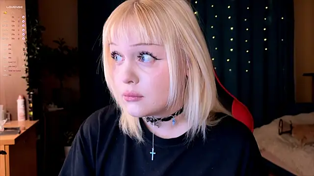 Snapshot of LisaLaas chatting on October 2025 04:14:02 PM LisaLaas online show from October 2025 04:14:02 PM