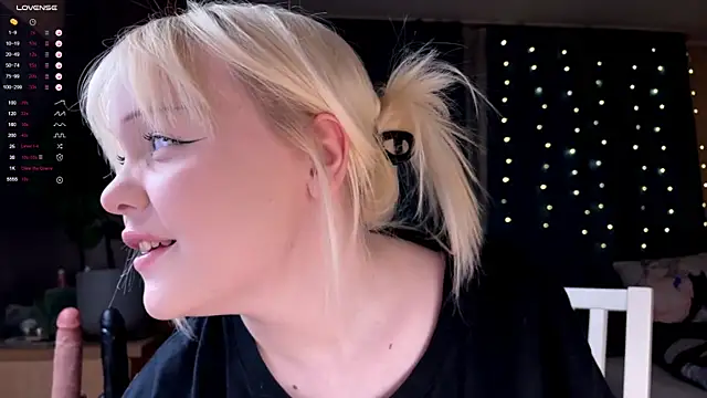 LisaLaas online show from December 2025 08:14:01 PM