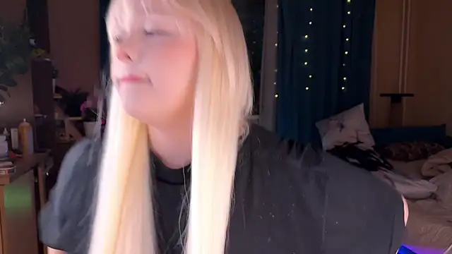 LisaLaas online show from May 2026 08:38:01 PM
